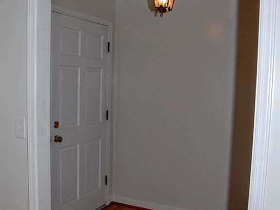 3rd image of 3010 Stratford Dr