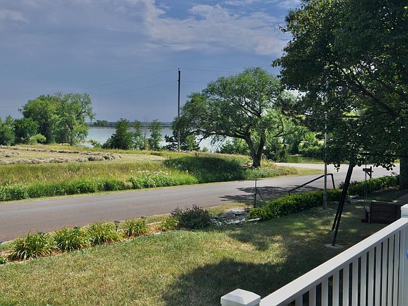 5th image of 22 Lakeshore Dr