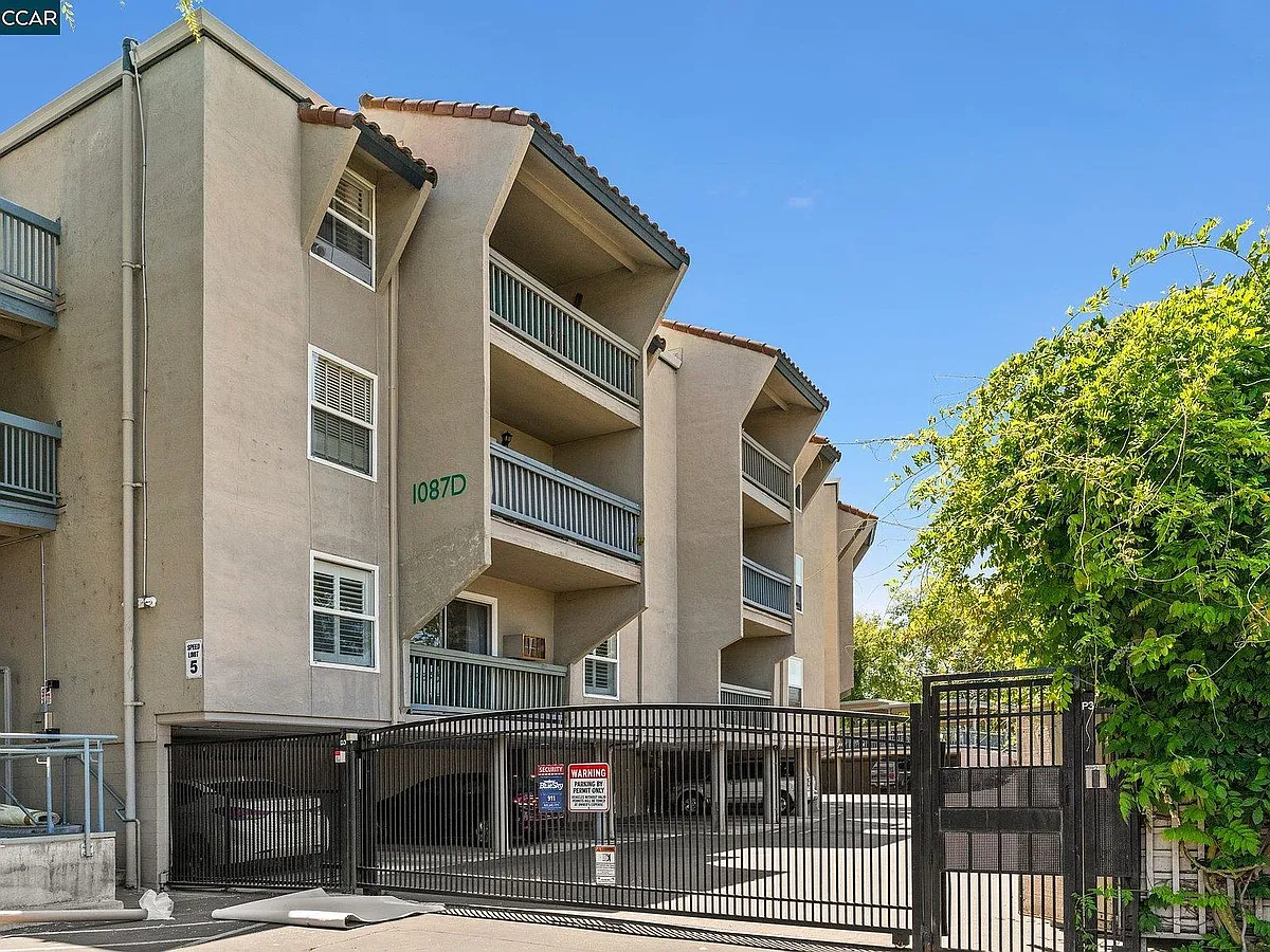 Building Photo - 1087 Murrieta Blvd #238