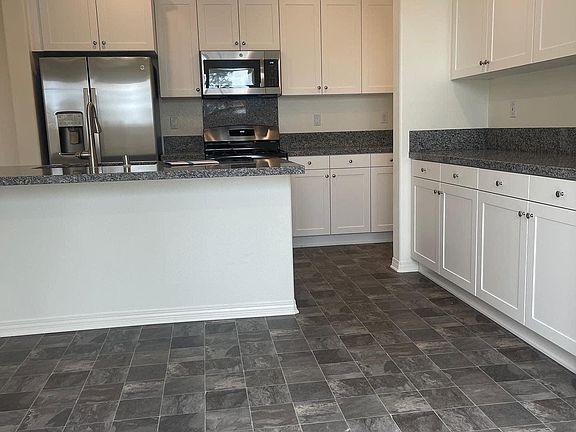 4th image of 16651 Wyndham Ln Unit 6