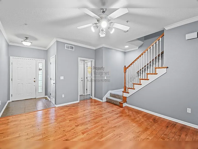 8938 Boehm Dr — Photo 2