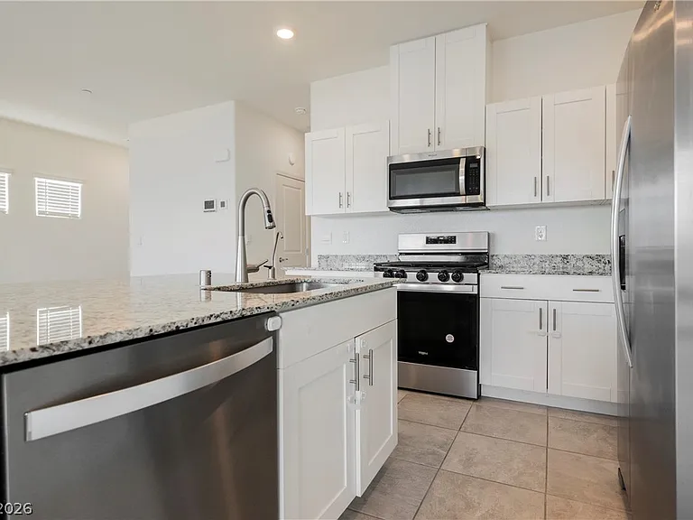 402 Larksong Ave — Photo 9