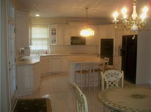 2nd image of 2401 Twelve Oaks Ct