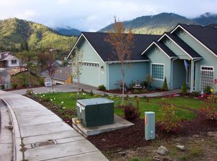 1933 NW Crown St, Grants Pass, OR 97526