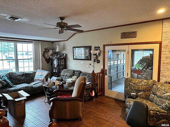5th image of 600 Gossett Dr