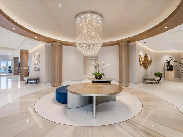888 Brickell Key Dr APT 703, Miami, FL 33131