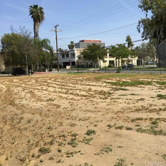 1st image of 1002 N Van Ness Ave