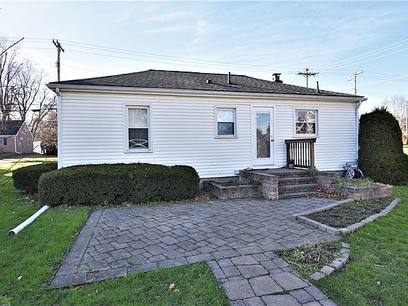 4th image of 369 Stewart Ave