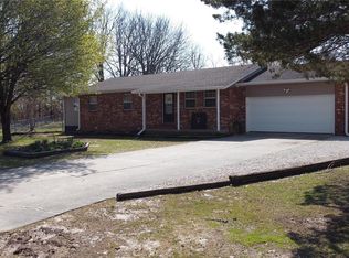 2402 E Victoria Rd, Poplar Bluff, MO 63901