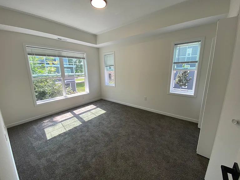 2212 W Stewart Ave #6 — Photo 10