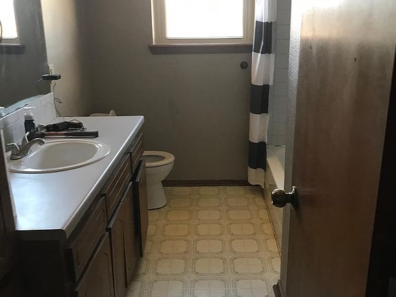 4th image of 112 S 39th St