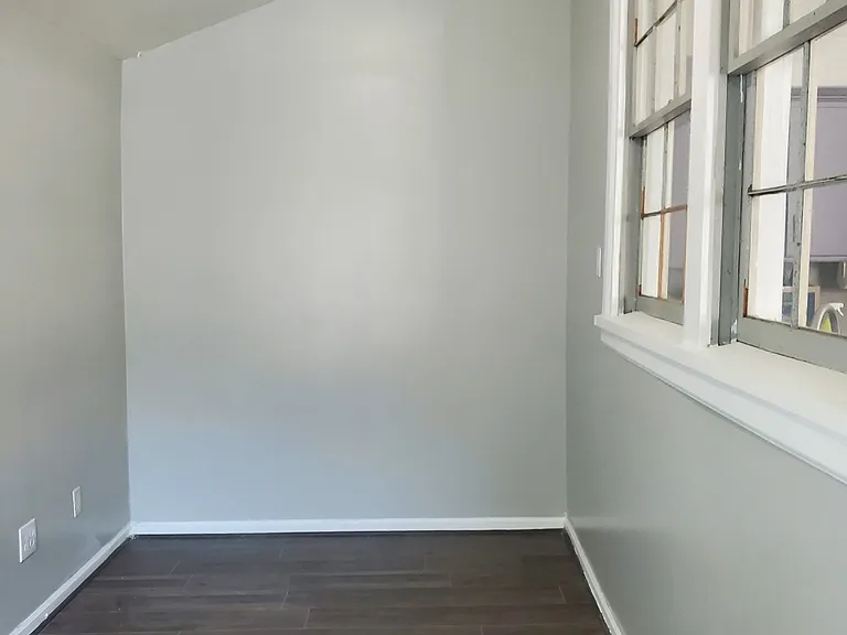 803 Woodlawn St — Photo 6