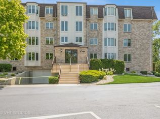 3620 186th St APT 102, Lansing, IL 60438