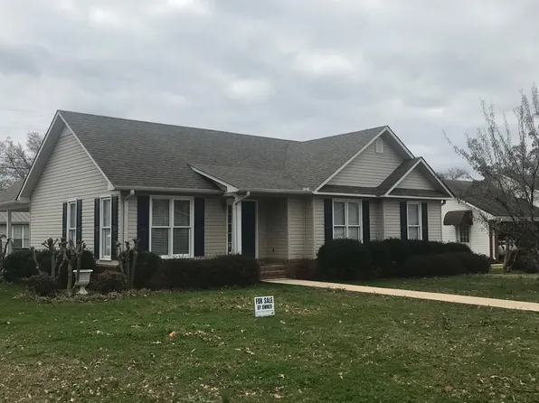 301 Lincoln Dr, Muscle Shoals, AL 35661