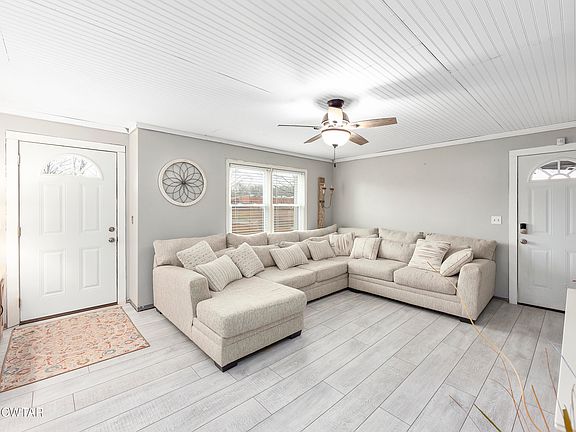 3rd image of 4274 Highway 57 W