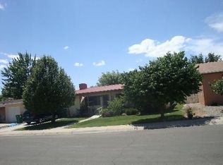 907 N Buena Vista Ave, Farmington, NM 87401
