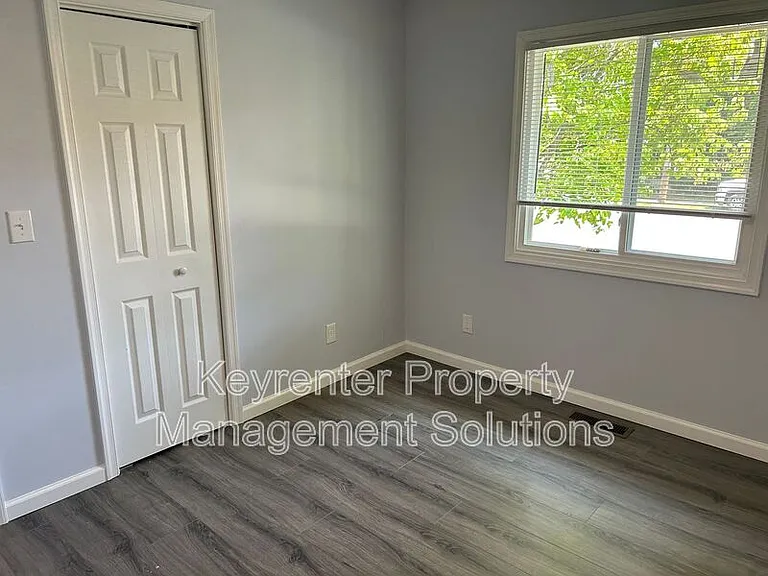 421 N Charlotte Ave — Photo 23