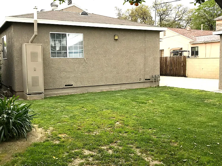 6468 Zelzah Ave — Photo 44