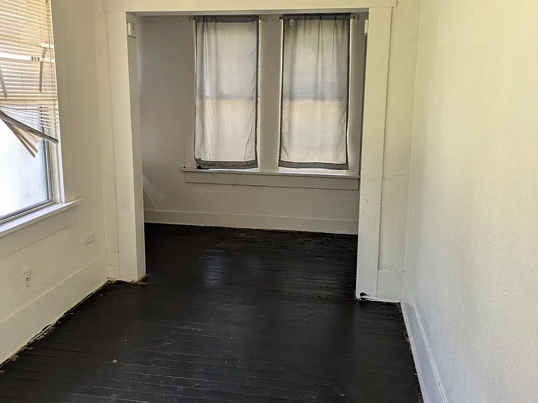 215 Avondale Ave — Photo 18