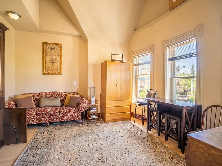 205 Logan St — Photo 3