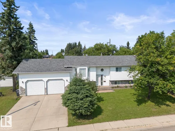 812 12th Ave, Cold Lake, AB T9M 1H6