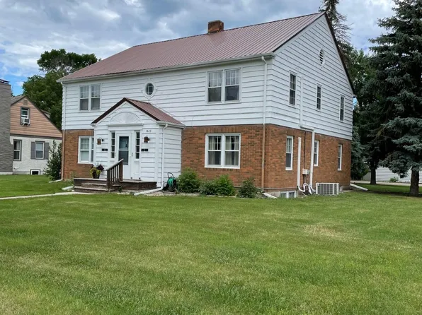 1423 S 1st St, Aberdeen, SD 57401