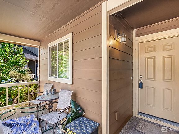 3rd image of 4221 Roxanna Loop SE