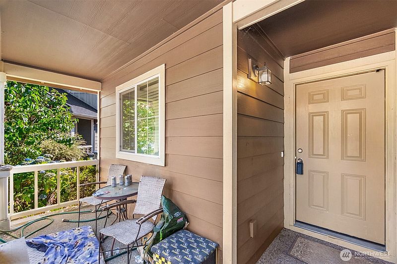 3rd image of 4221 Roxanna Loop SE