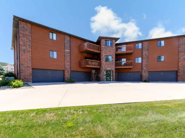 4235 Fairway Hills Dr, Rapid City, SD 57702