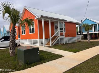 300 Seminary Dr #12, Bay Saint Louis, MS 39520