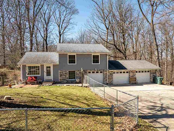 2nd image of 812 Elks Country Club Rd