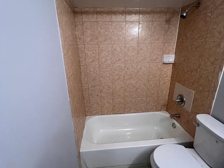 1120 1/2 G St NE #1120-1/2 — Photo 7