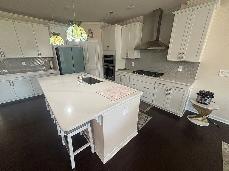 317 Aintree Ave — Photo 10