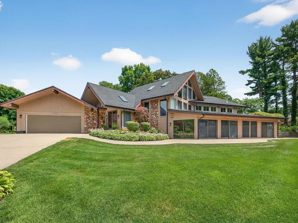50650 Linden Grove Ln, Granger, IN 46530