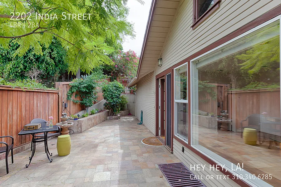 Spacious Traditional Duplex | Three Bedroom| Two Bathroom | Private Patio & Two Car Garage | Silv... — Photo 3