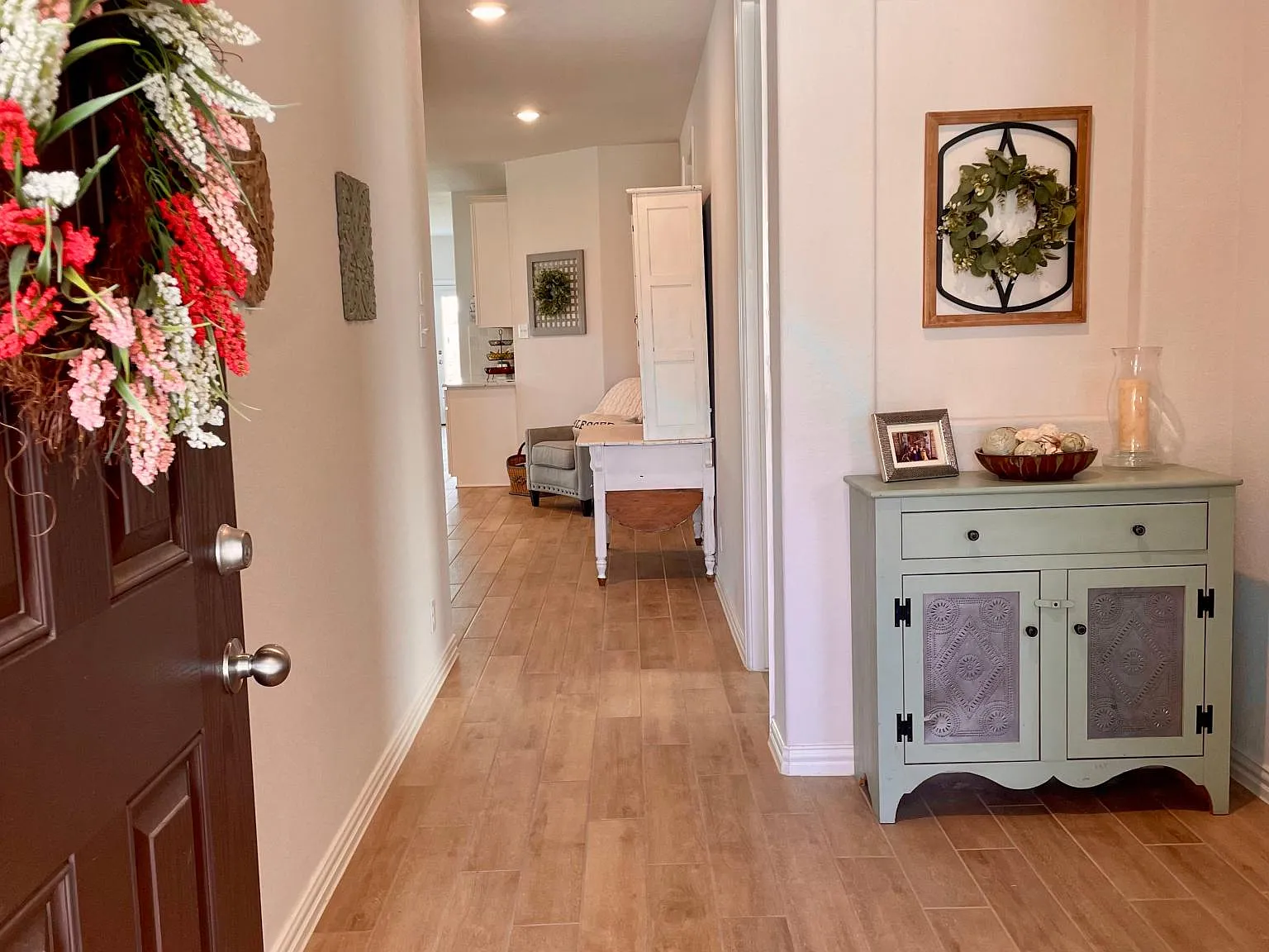 3 bed, 2064 sqft, $2,530 — Photo 2