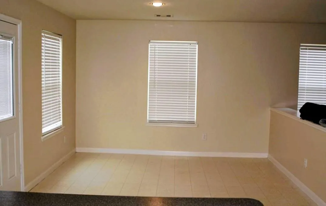 3 bed, 2.0 bath, 2138 sqft, $2,045 — Photo 4