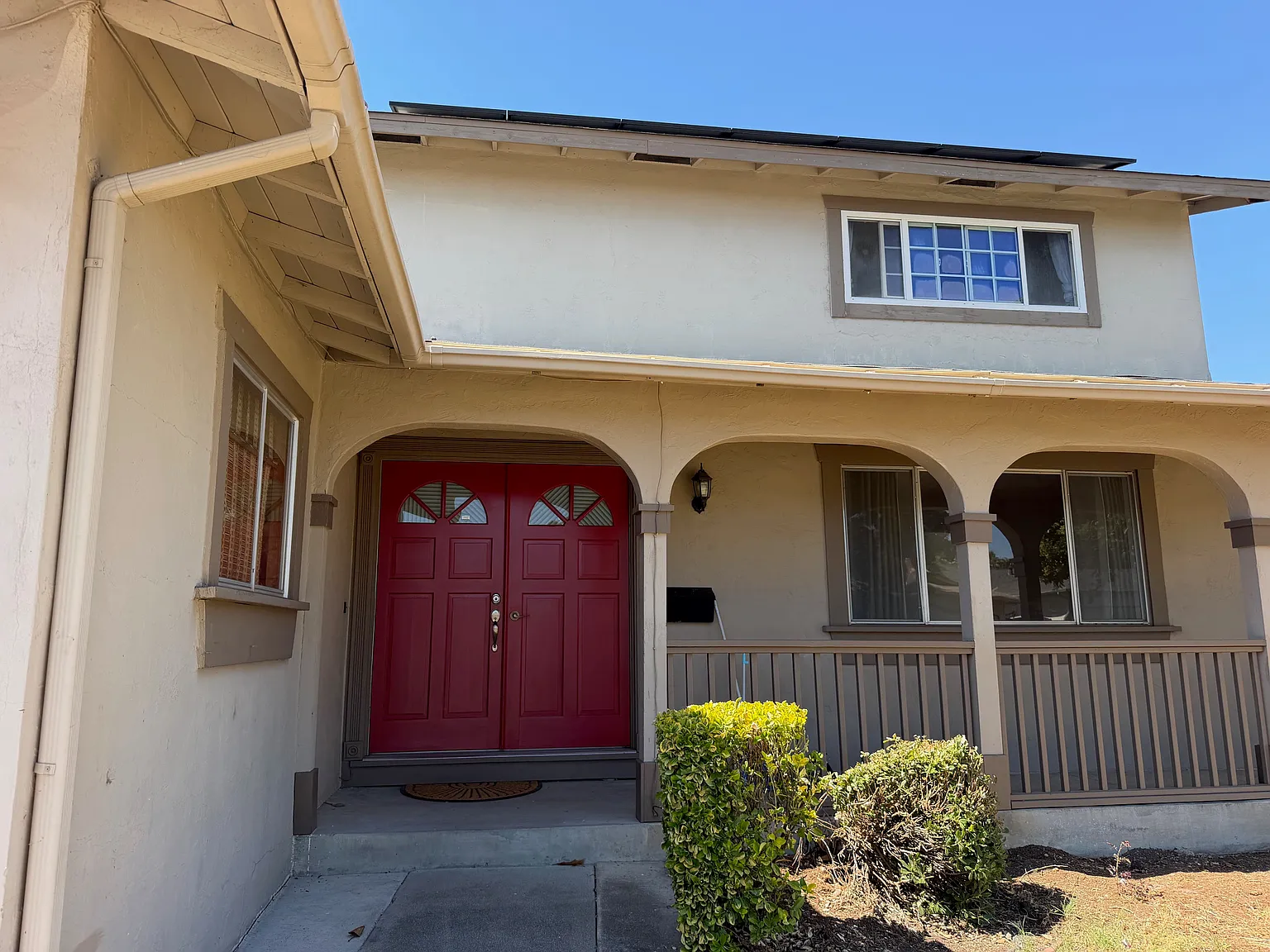 4 bed, 2.5 bath, 2214 sqft, $4,880 — Photo 2