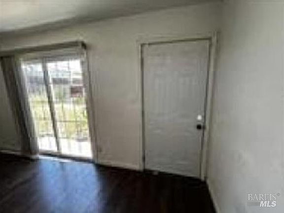 3rd image of 467 Baywood Dr