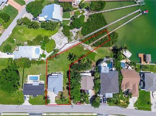 39 Pelican St W, Naples, FL 34113