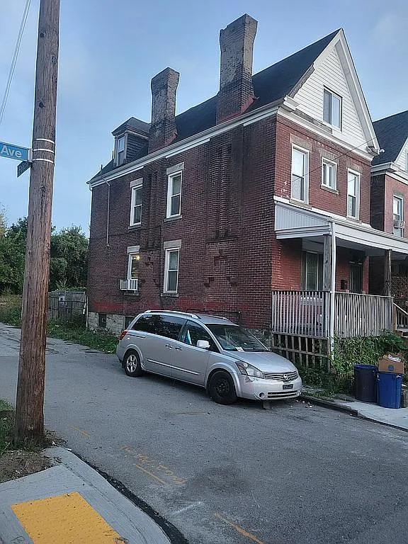 810 N Lang Ave photo 1