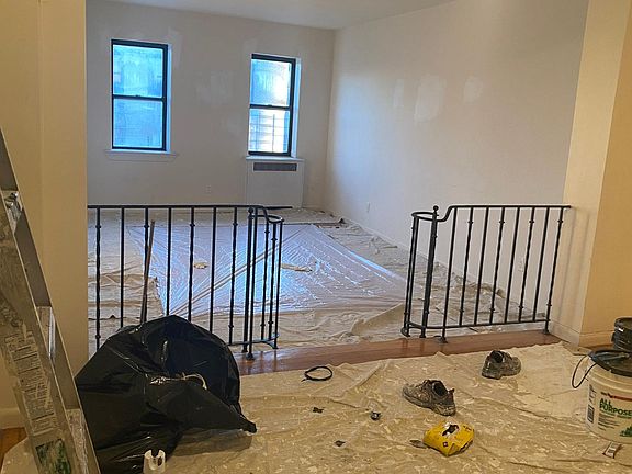 entrance to living room, fits a dining table