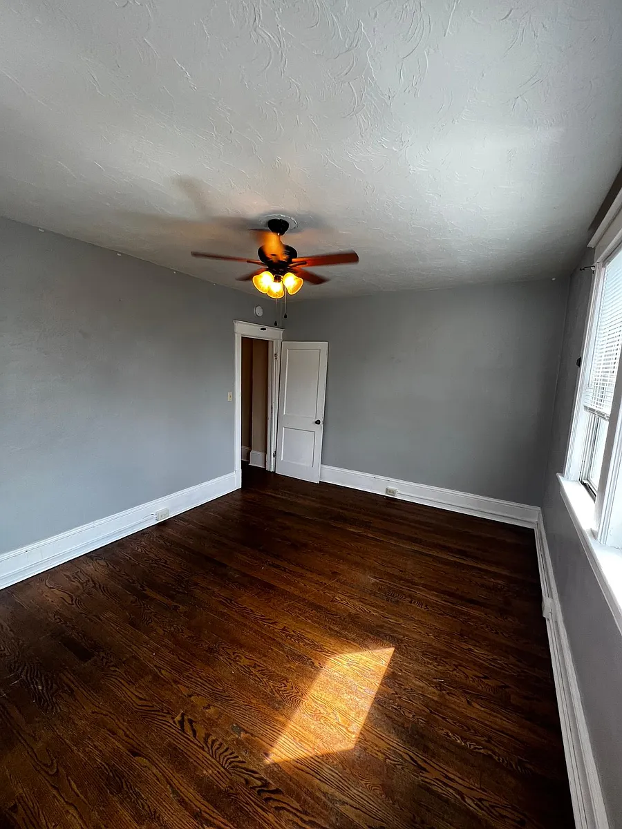 Building Photo - 378 Elm Ave SW #12