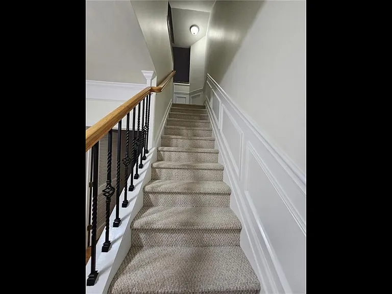 1028 Thornborough Dr — Photo 19