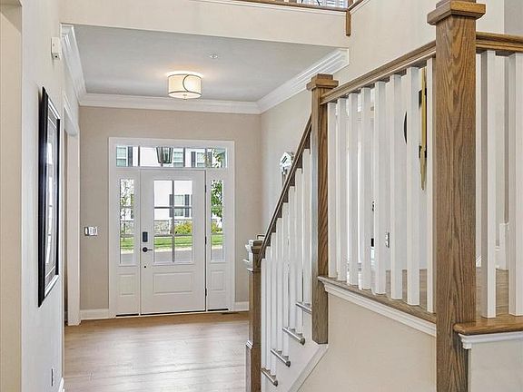 5th image of 208 Manor Rd