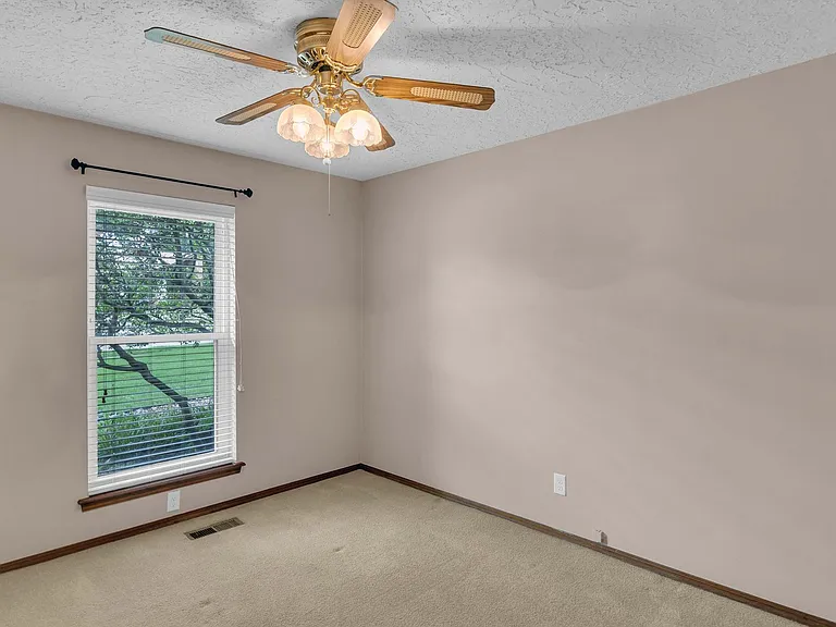 2321 W Louisville St — Photo 16
