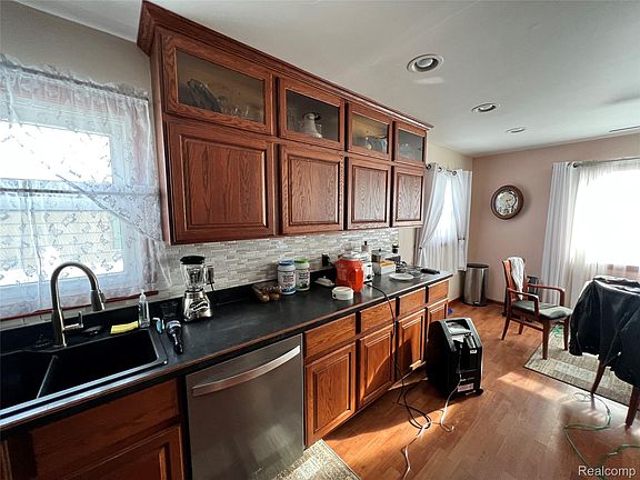 3rd image of 3829 W Auburn Rd