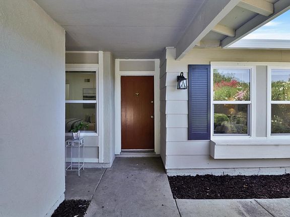 3rd image of 1894 Pine Hollow Cir