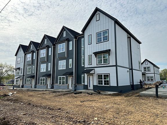 3rd image of 748 N Dupont Ave Lot 4