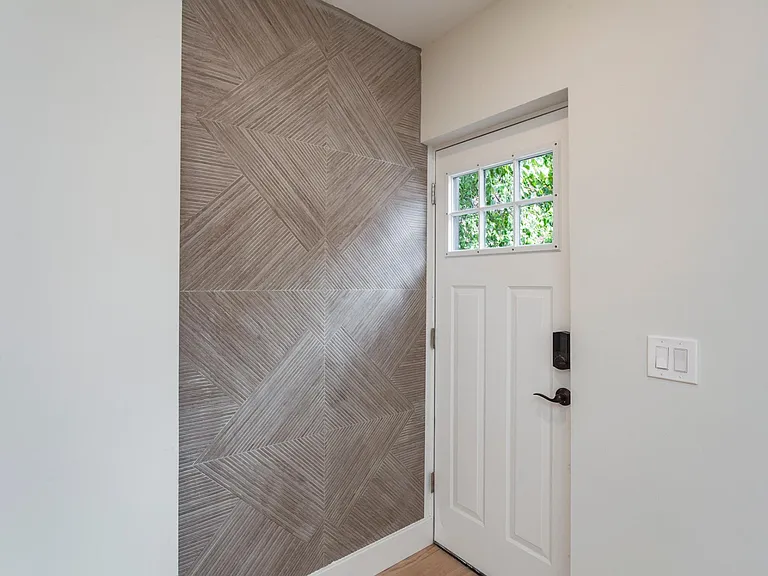 1448 E Wilt St — Photo 3